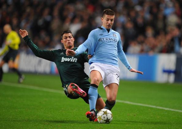 孙继海：邵佳一是现阶段适合担任国足主帅的人（孙继海认为邵佳一最适合出任国足主帅）