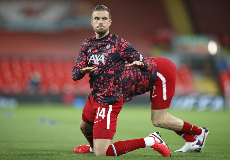 篮球火箭主力球员赛后接受采访