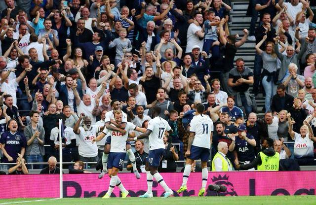 静候足协杯决赛，苏州奥体中心的草皮已换新（足协杯决赛将至，苏州奥体中心草坪焕然一新）