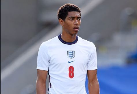 文化输出，巴西选手穿申花球衣参加绝地求生总决赛