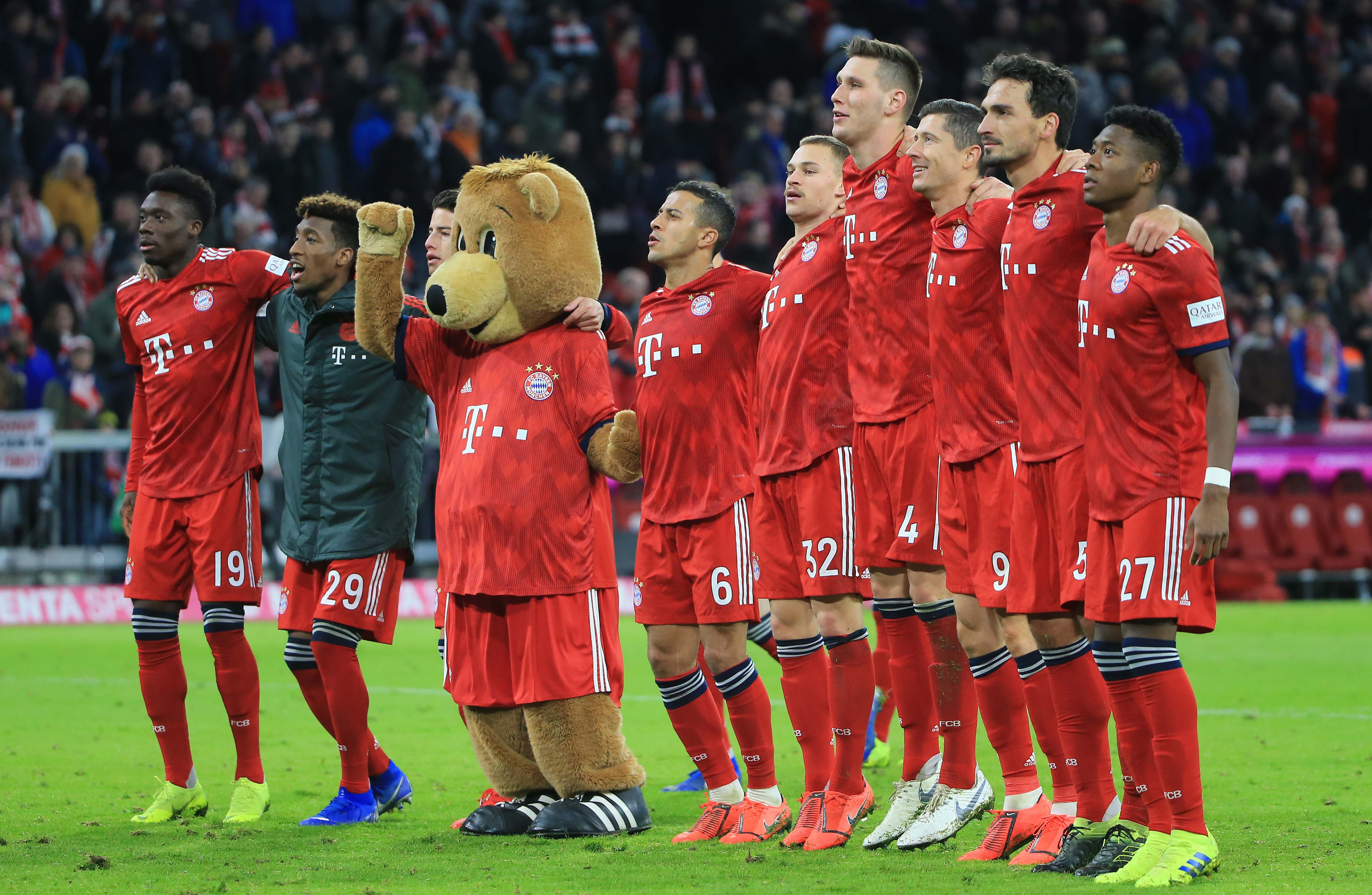 76场比赛10个帽子戏法，凯恩帽子戏法数来到德甲历史第五（凯恩76战收获10次帽子戏法，升至德甲历史帽子戏法榜第5）