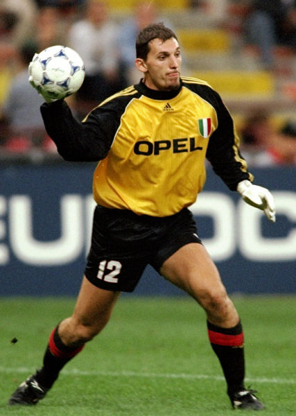 15投4中陷入挣扎！弗拉格暴露体能短板 糟糕的三分投射成最大掣肘