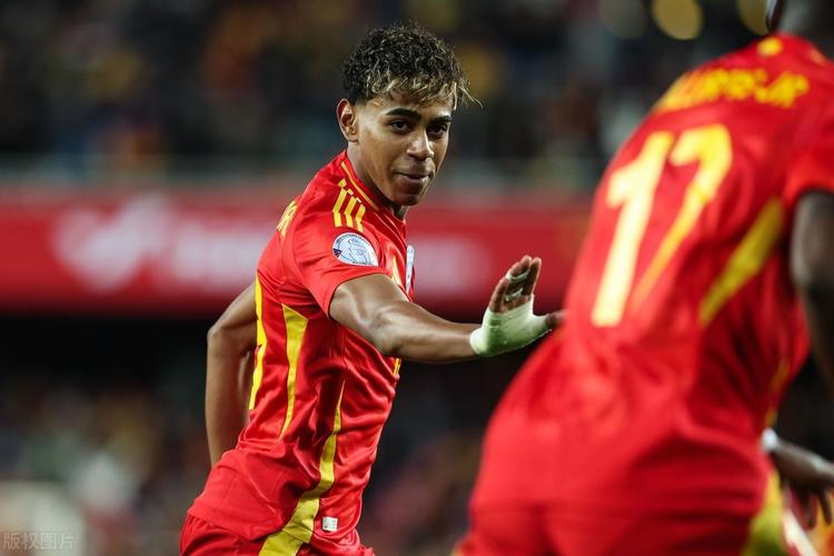 早报：皇马2-1阿拉维斯；曼城3-0水晶宫（今晨战报：皇马2-1阿拉维斯，曼城3-0水晶宫）